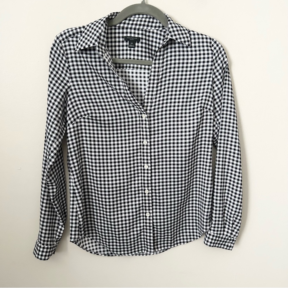 Ann Taylor Black/White Gingham Plaid Button Front Top